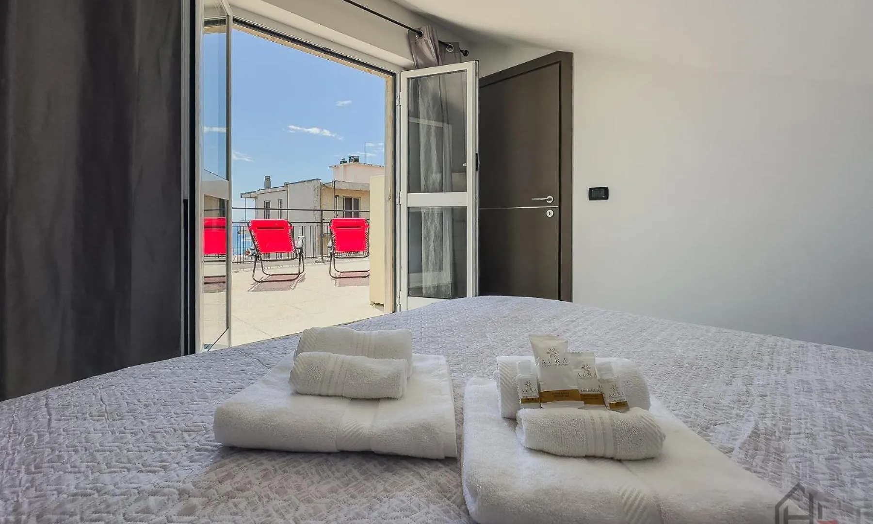 Sea View Penthouse - Free Park - Wifi Apartment Savona